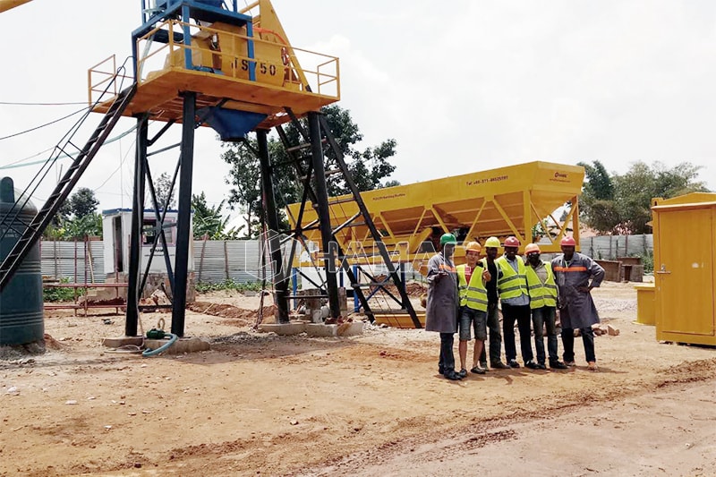 La centrale à béton fixe HZS35 fonctionne au Rwanda