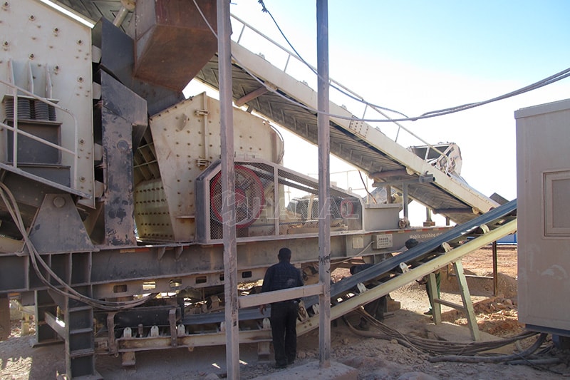 Concasseur à percussion mobile fonctionne en Algérie