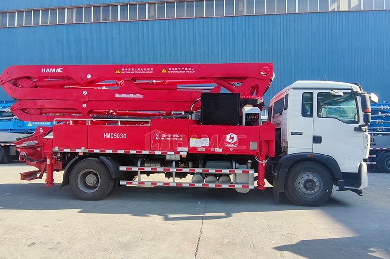 Pompe à béton montée sur camion