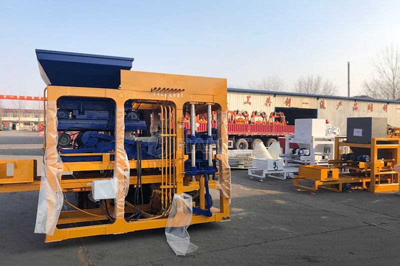 Machine de fabrication de blocs de béton